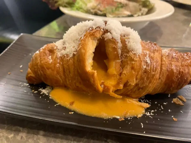 冬蔭龍蝦湯流心牛角包