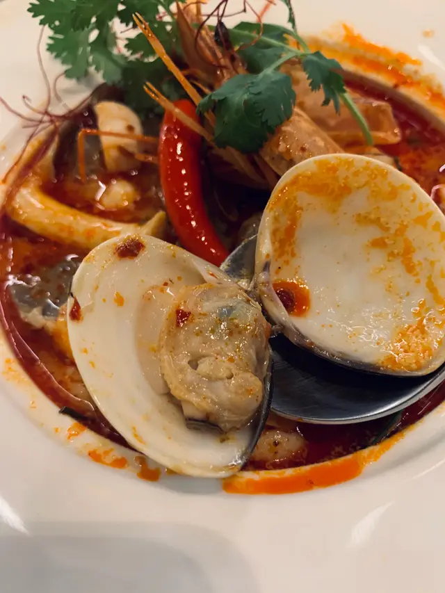 冬蔭龍蝦汁繪海鮮