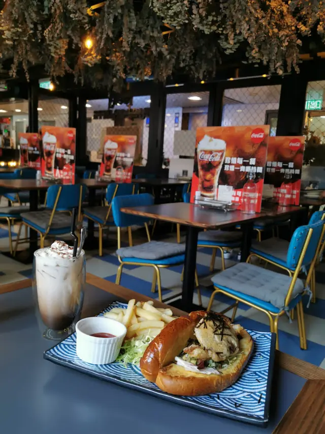 酥炸軟殼蟹芒果沙律排包配薯條