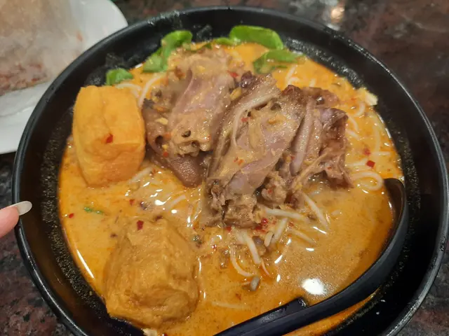 星馬喇沙米線配滷豬脾