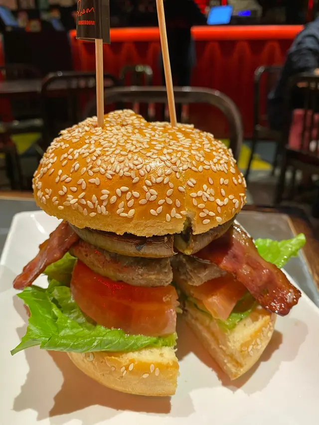 黑松露芝士大烤菇煙肉牛肉漢堡