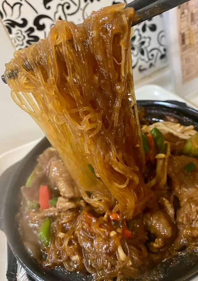 沙嗲金菇肥牛粉絲煲