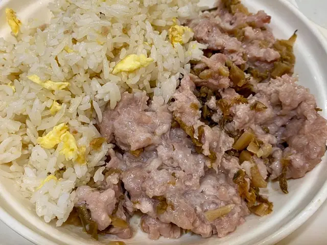 梅菜蒸肉餅配炒飯