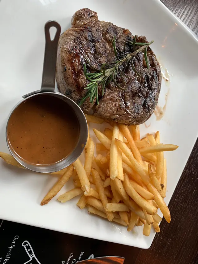 La  Moo  Moo  Steak  &  Frites  