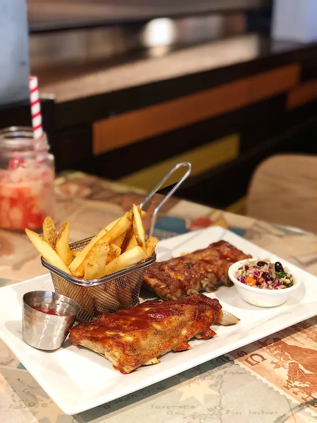 醬燒豬肋骨配薯條