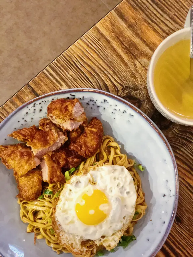 吉烈黑毛豬扒配鵝油撈麵