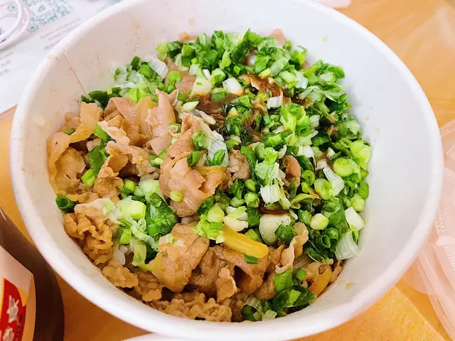 香蔥溫泉蛋牛丼