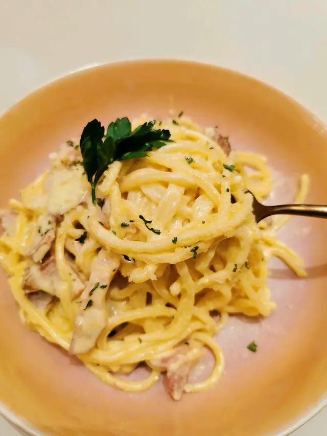 厚切煙肉配卡邦尼意粉