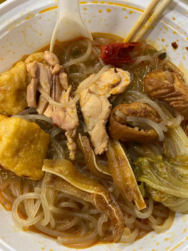 雞肉，豆卜，大腸每樣得2粒，豬耳有3條