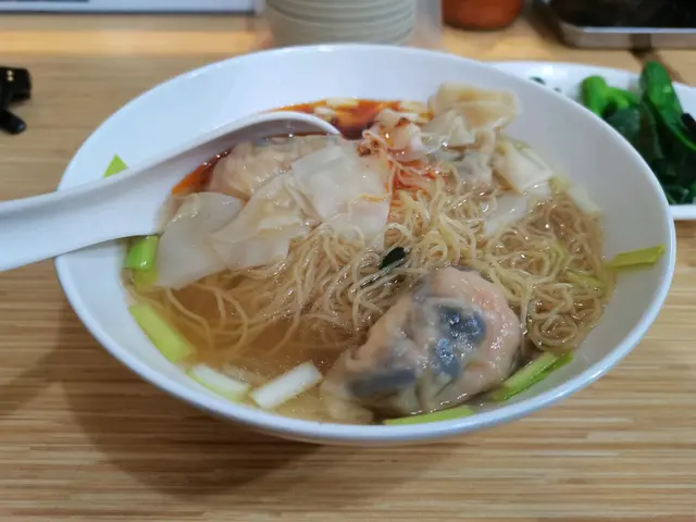 招牌水餃麵配辣椒油