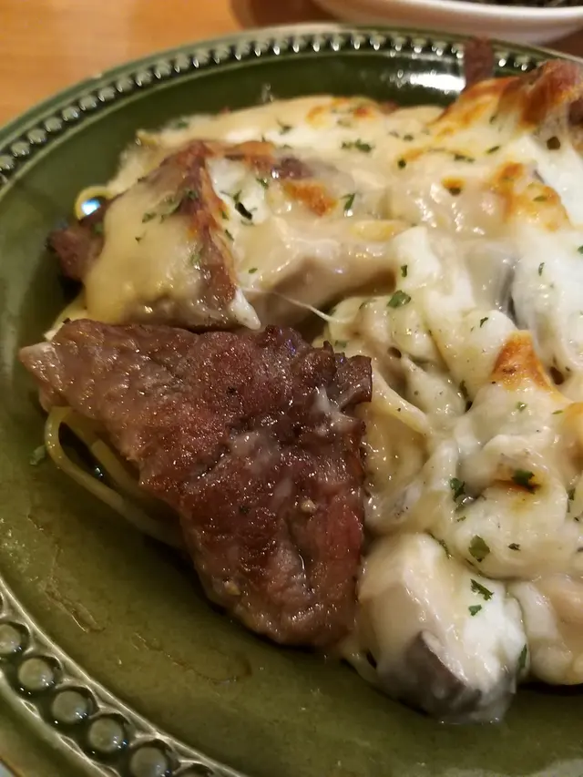 牛肝菌汁牛柳粒焗意粉