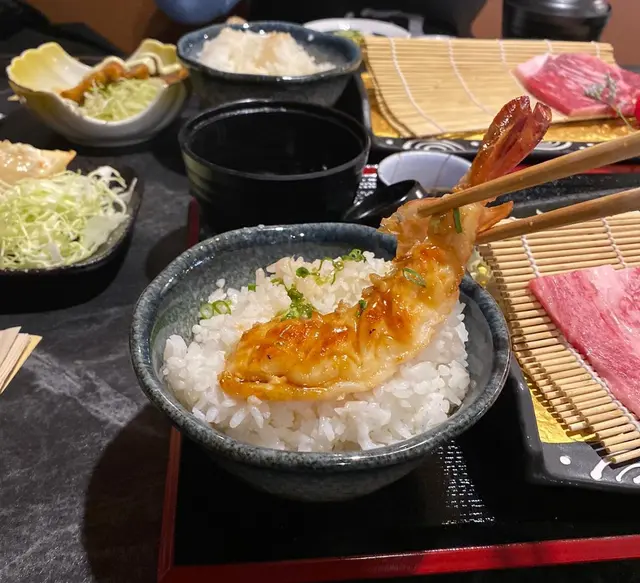 大隻, 燒得好靚, 連埋蝦頭, 蝦頭勁多膏