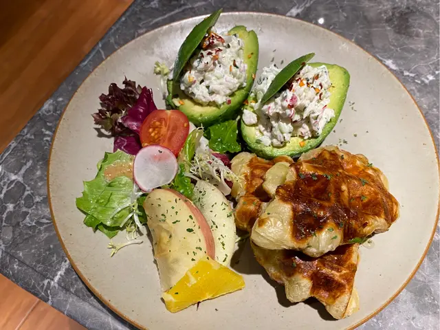 牛油果蟹肉沙律窩夫