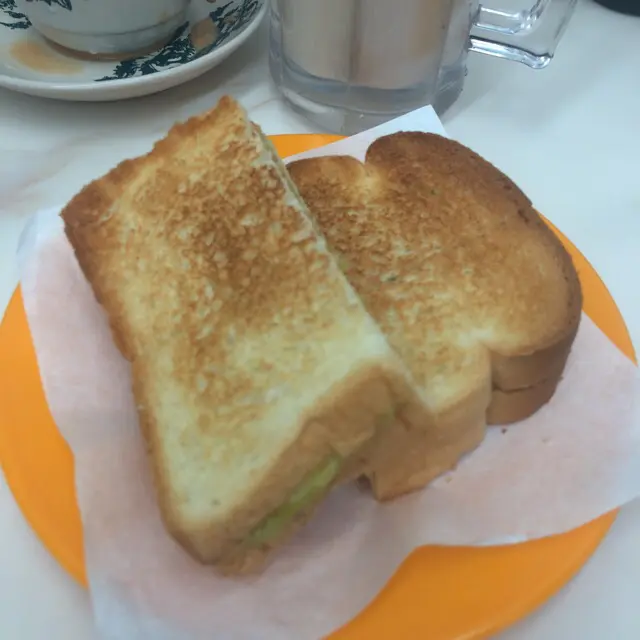 麵包鬆脆，厚搽咖央，濃濃椰香充滿口中