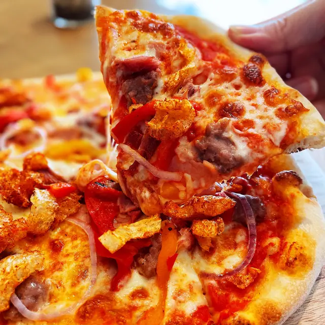 Signature Piggy 15” Pizza