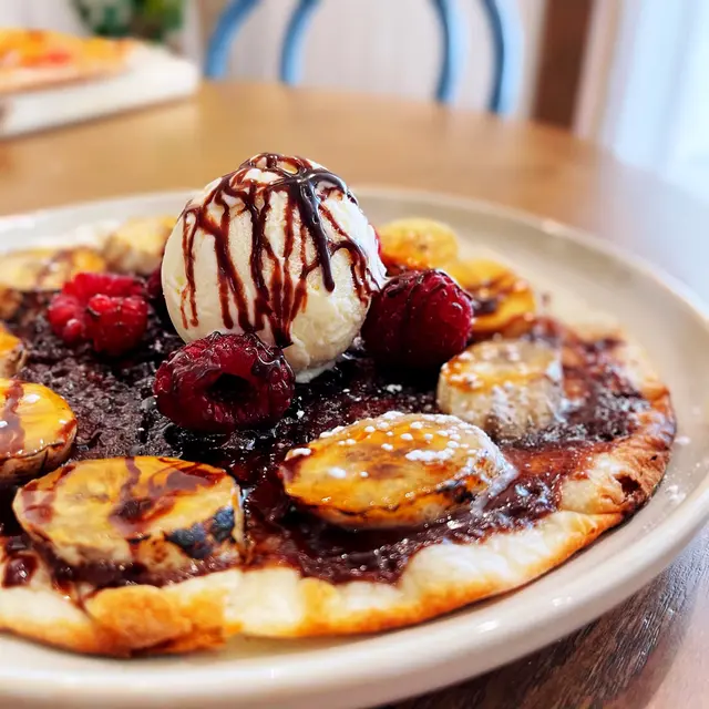 Banana Nutella Pizza