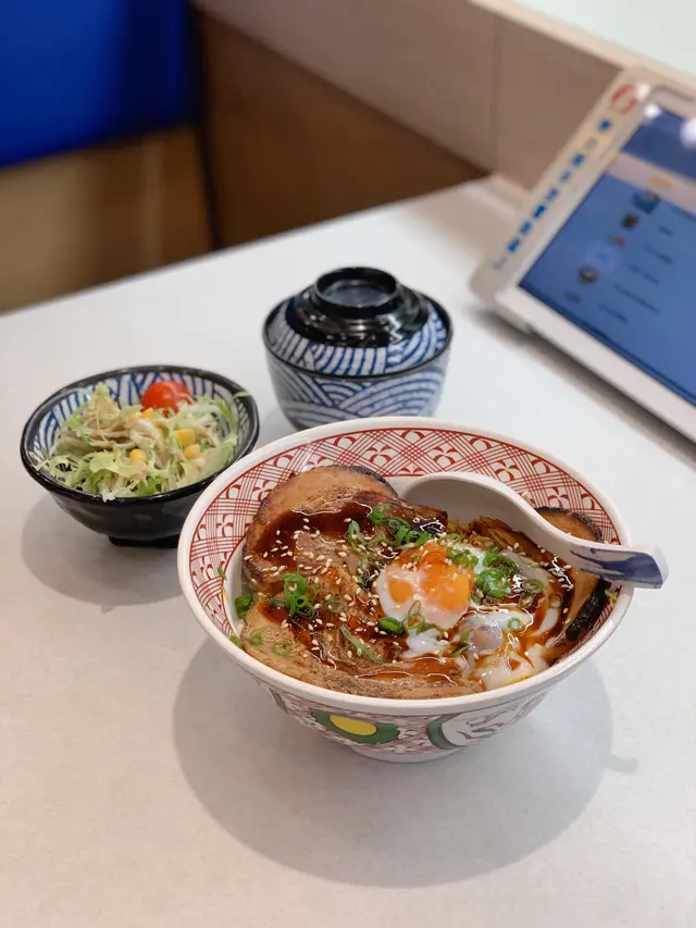 溫泉蛋白豚腩肉飯定食