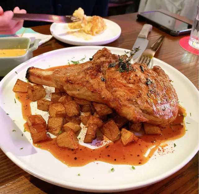 煮得岩岩好！豬咬落去好冧。另外，鐘意食薯仔既人一定會好鐘意食炸薯粒