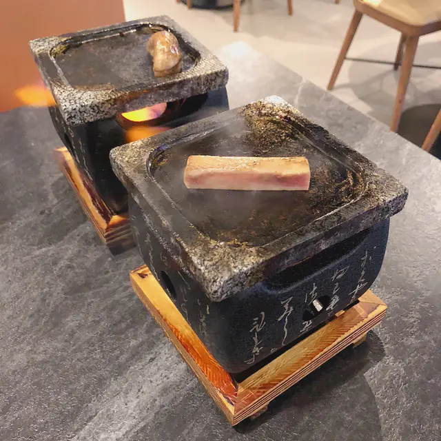 厚切牛舌切成條狀 厚身有口感 燒至表面微焦脆身 非常爽口彈牙