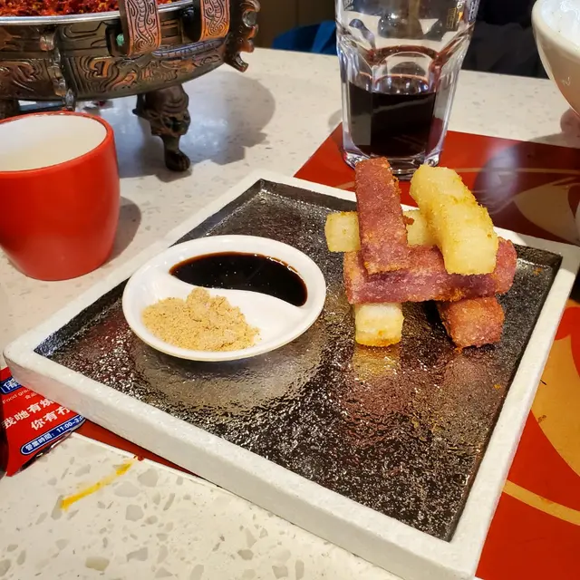 有韌性是必然，最重要不會太甜，還附上醬油、黃豆粉，想怎樣吃，可以自己選擇
