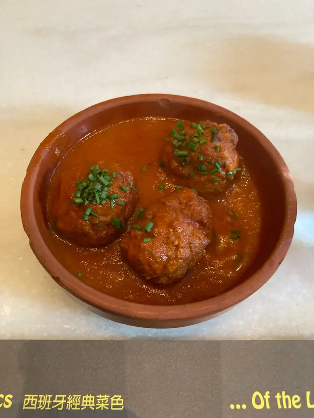 Meatballs & tomato sauce 傳統蕃茄醬煮肉丸