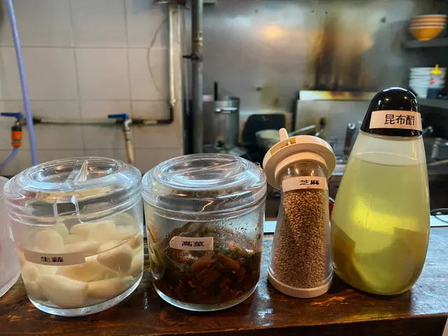 生蒜，高菜，芝麻和昆布醋