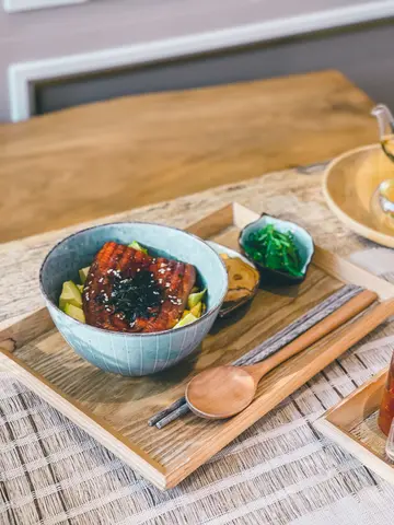 日本鰻魚牛油果滑蛋丼