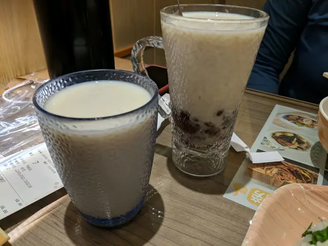 跟餐飲品