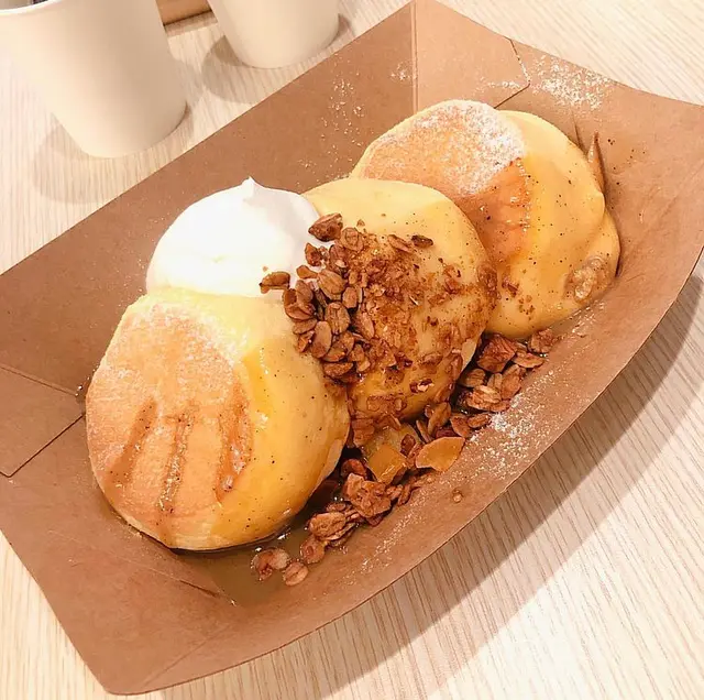 奶茶班戟配自家製榖