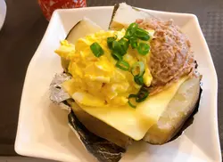 吞拿鱼碎蛋之外，吞拿鱼粟米焗薯都好好食