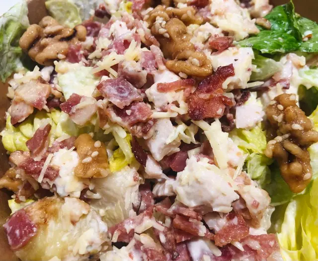 Power Caesar - Herb Chicken / Romaine / Lettuce / Italian sundried Tomato / Roasted Potato / Parmesan / Bacon / Walnut / Caesar Dressing