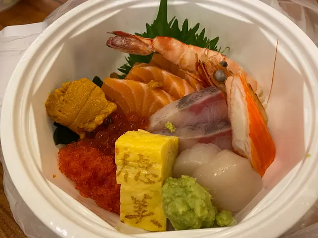 德美海膽魚生丼
