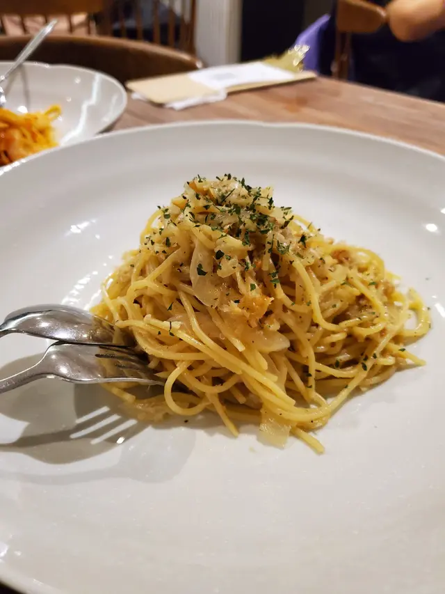 蒜蓉蟹肉炒意粉