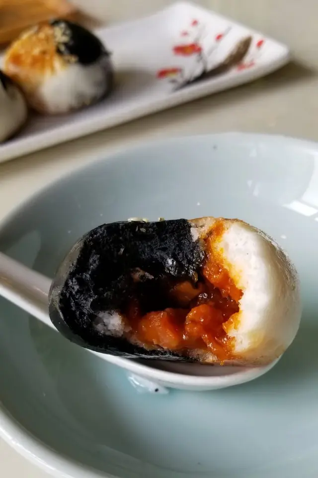 鴛鴦流汁叉燒包