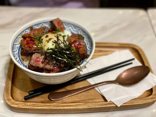 澳洲M5+和牛肩肉温泉蛋飯