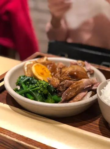 泰式卤水猪手配白饭