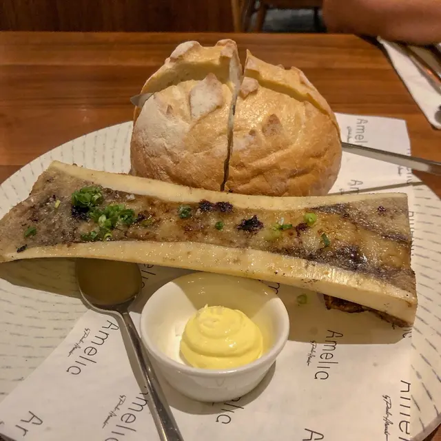 自家製麵包配牛骨髓