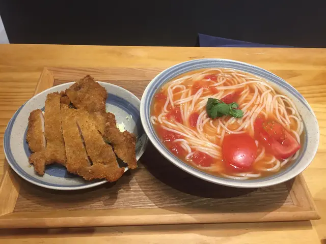 蕃茄酥炸排骨米線(蕃茄湯)