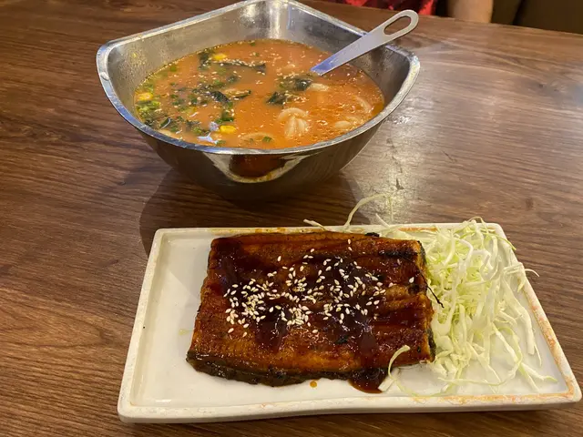 鰻魚燒蕃茄湯烏冬