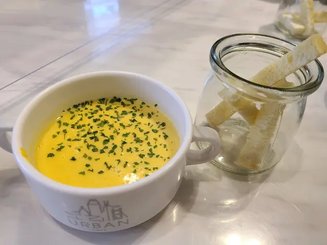 湯味道濃郁有口感
麵包條甜甜的好味