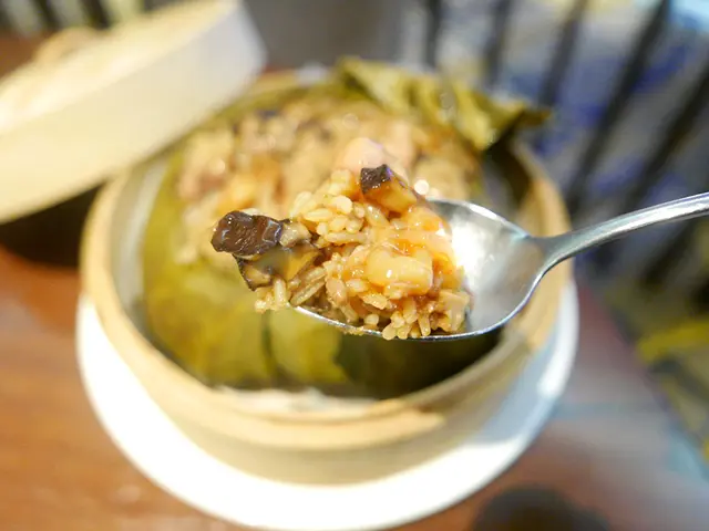 花膠鮑汁荷葉飯