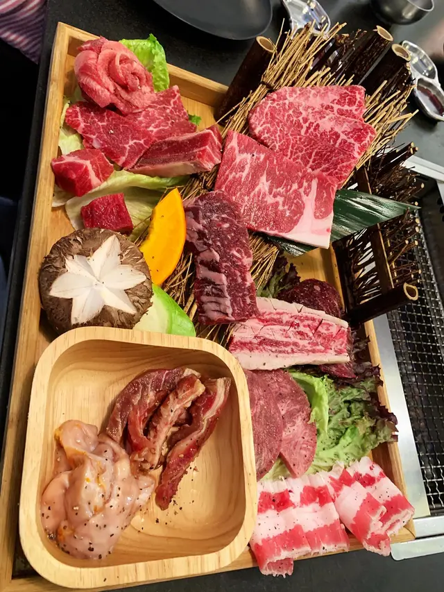 18款牛燒肉套餐...