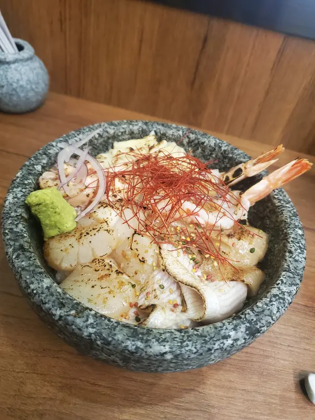 Menu 冇注明有什麼刺身,都係嗰句,服務態度差,趕客 😡😡😡