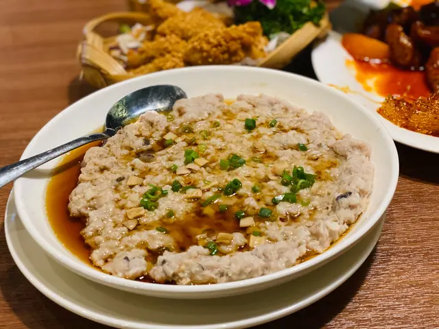 土魷蒸肉餅