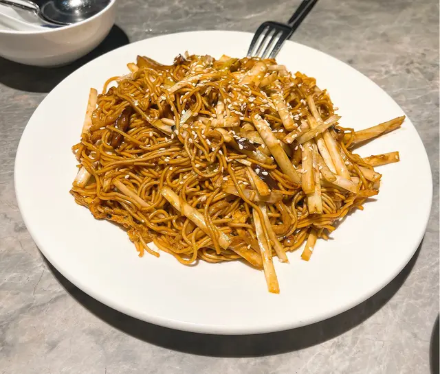 肉絲炒淮山麵