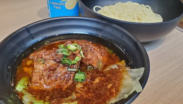 紅燒豬軟骨撈麵