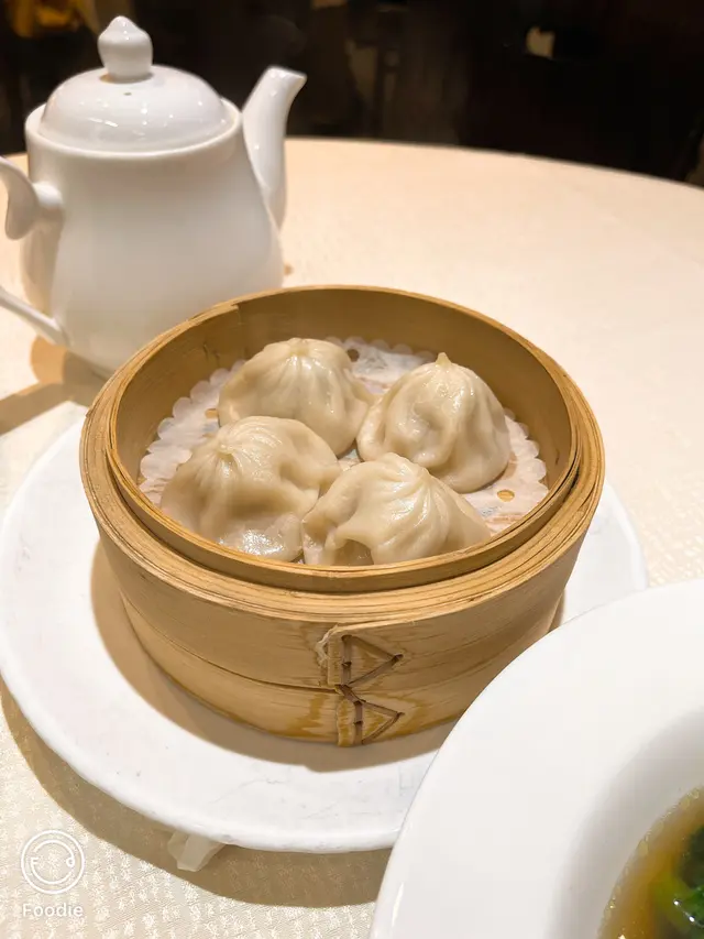 四隻鮮肉小籠包