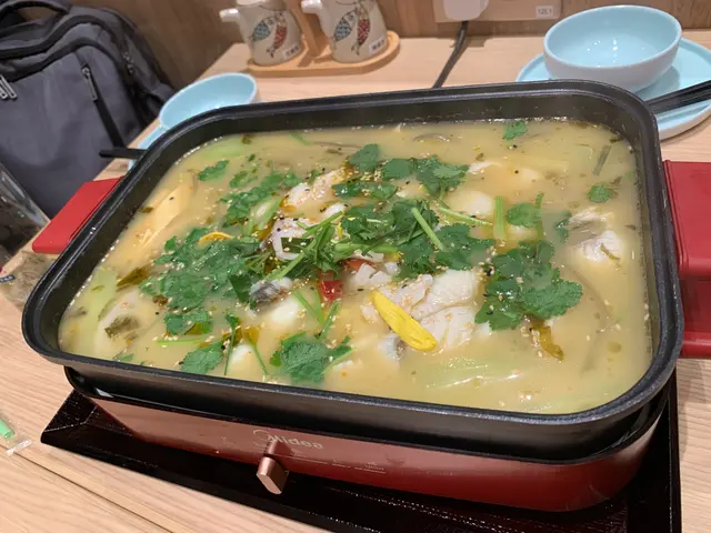 金牌酸菜湯配魚片