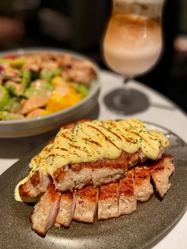 灸燒荷蘭汁豬肉排