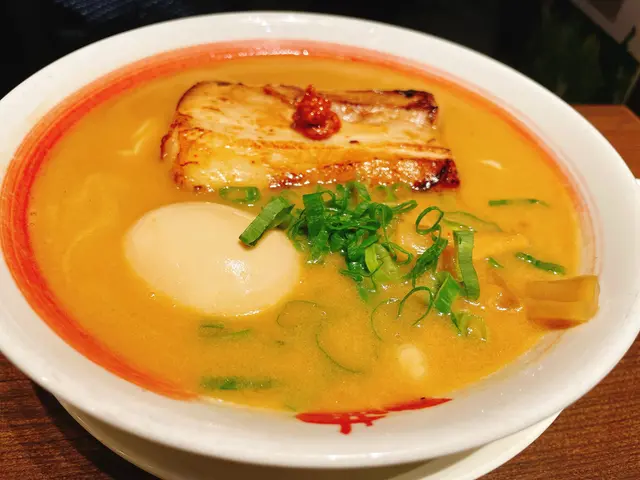 濃厚豬骨豚肉玉子拉麵